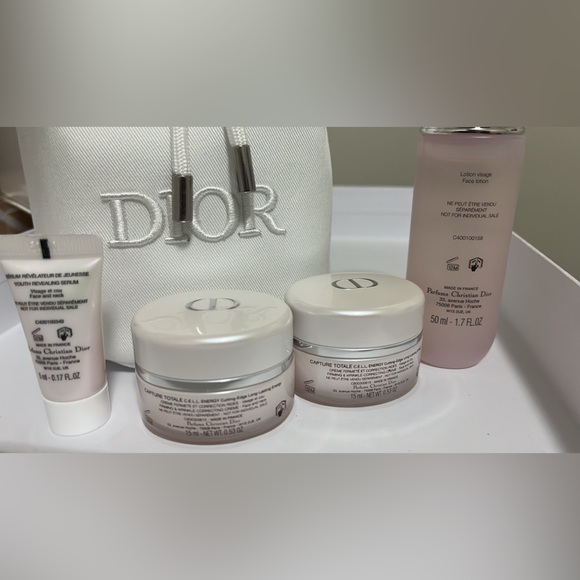 New/ unused Dior bucket pouch bag with 4 gifts - Picture 9 of 10